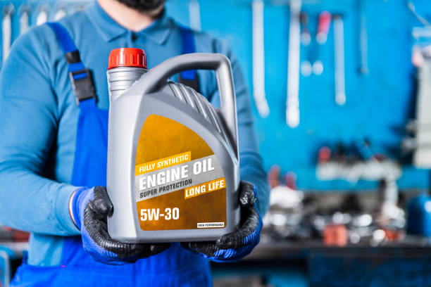 Auto Repair Shop, Auto Mechanic, Showing, Motor Oil, Oil Change